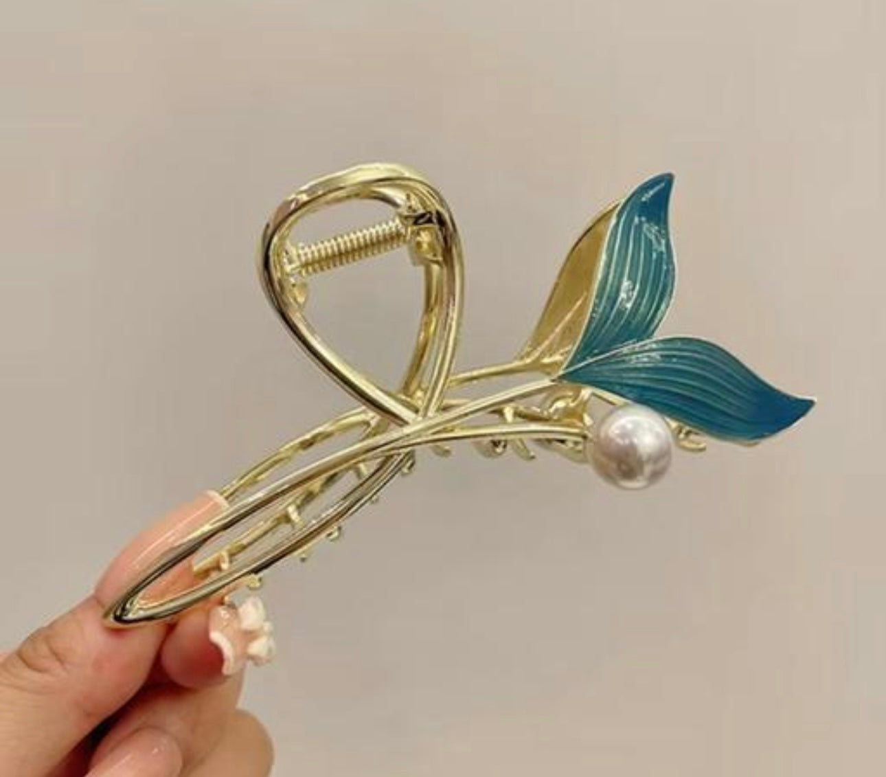 Pearl Detail Mermaid Tail Metal Hairclip / Clutcher / Claw