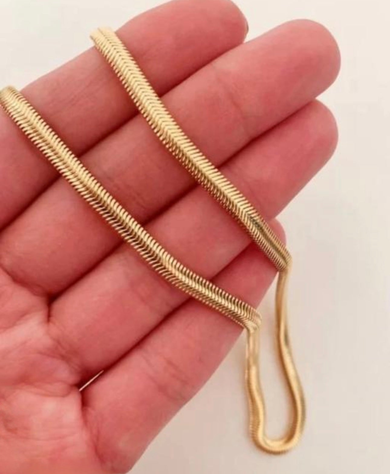 Elegant Snake Pattern Chain Gold