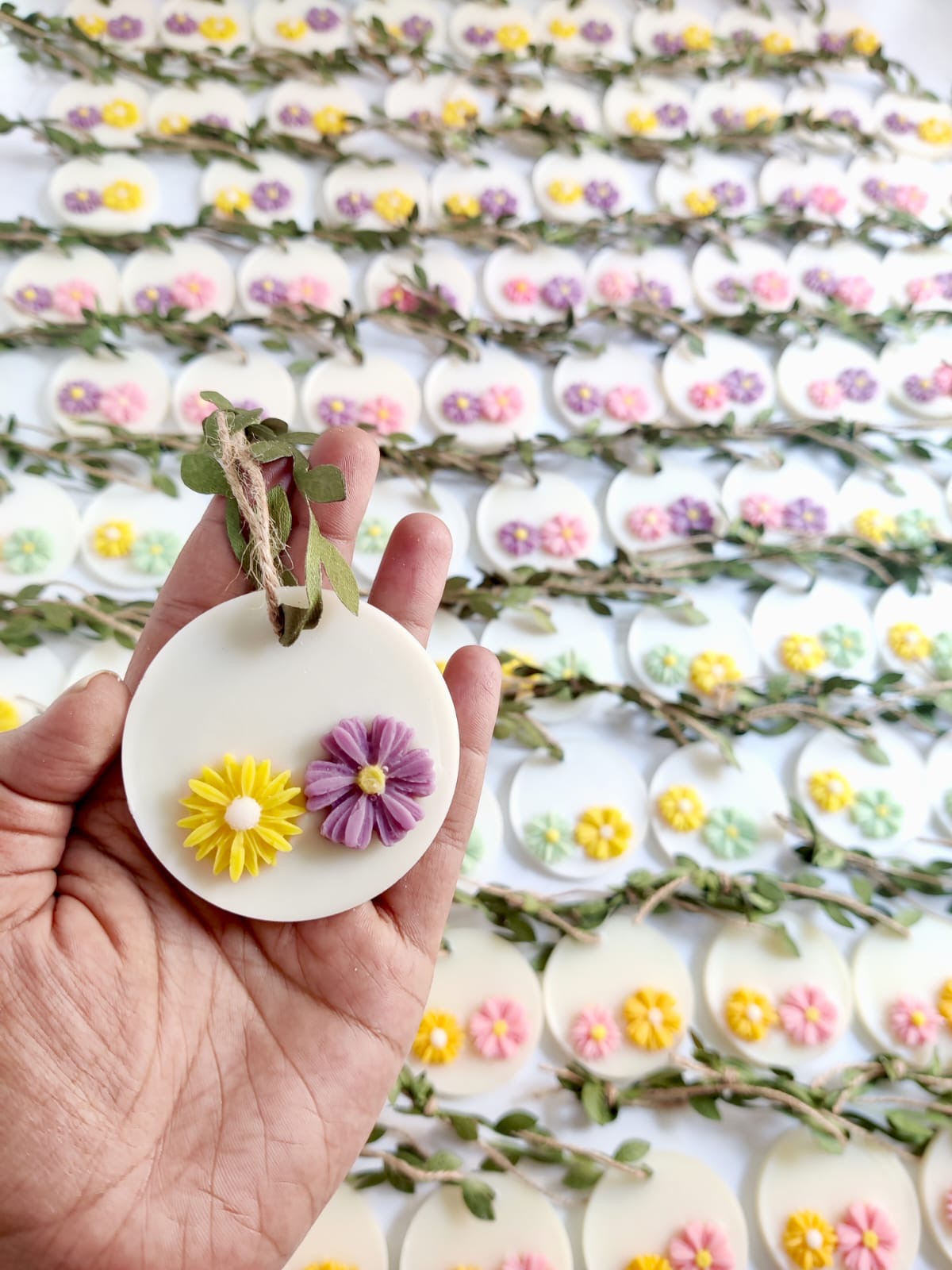 Daisy Candles Return Favours with Net Packaging & Personalised Tags