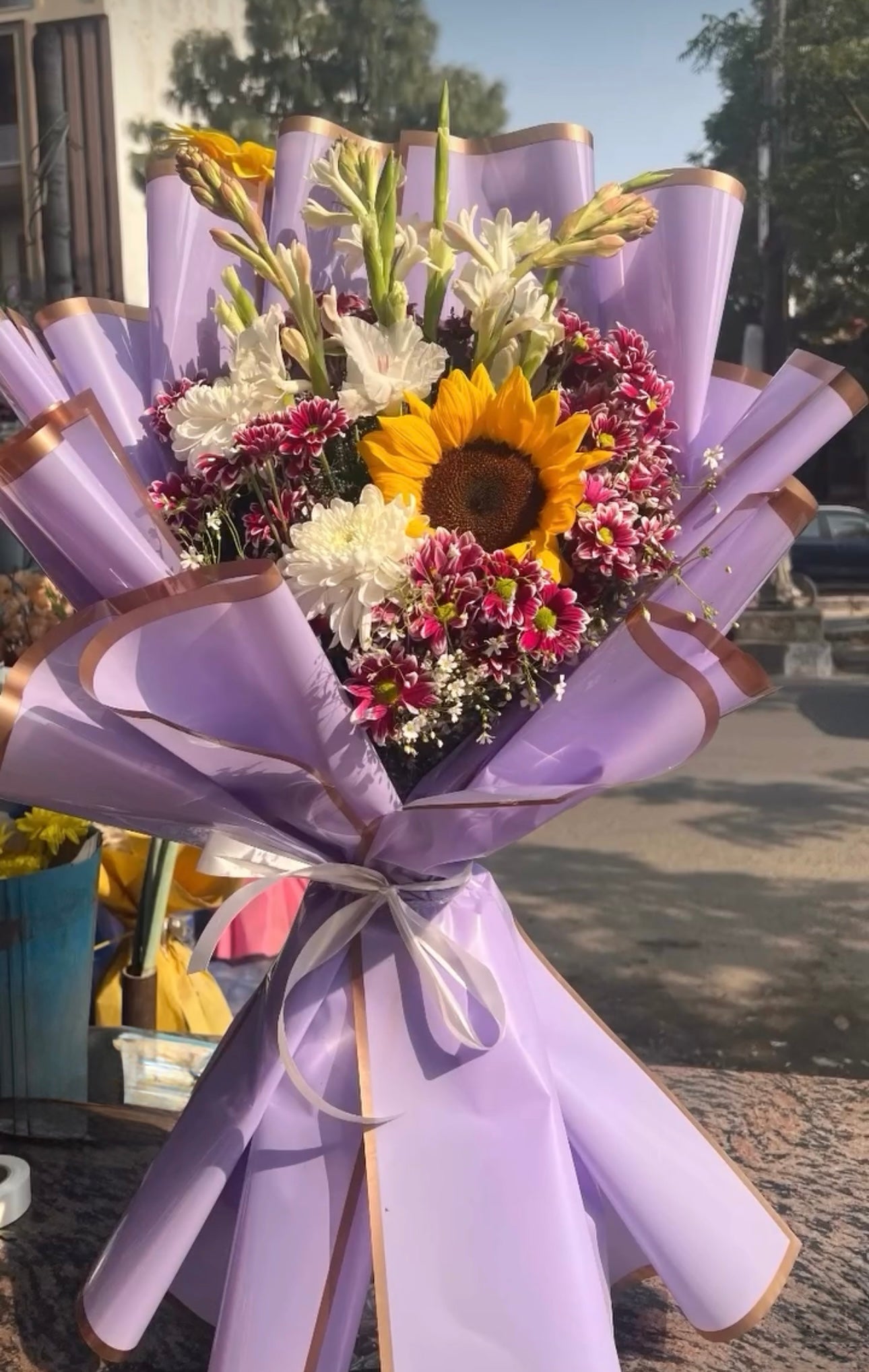 Exclusive Luxe Flowers Bouquet (Only deliverable in Delhi/NCR)