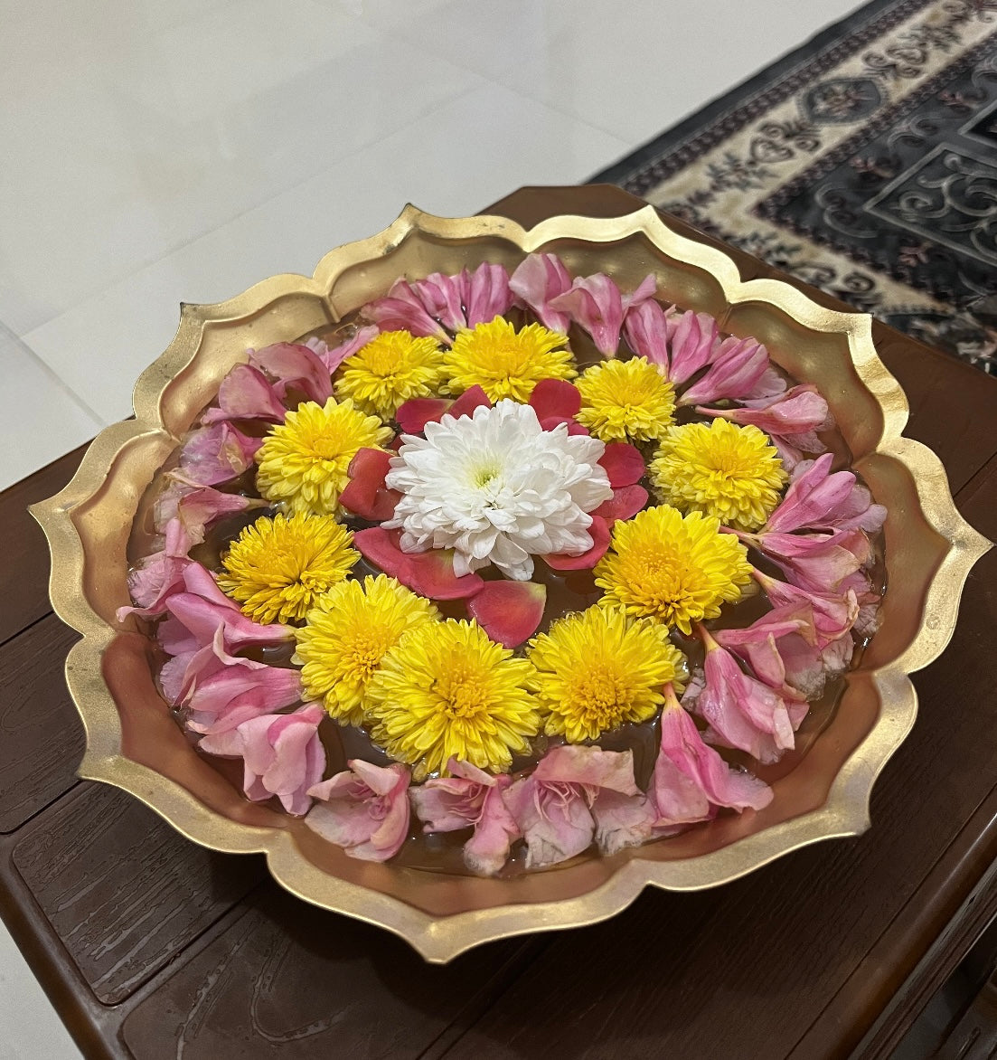 Decorative Lotus Shape Scallop Gold Urli Bowl for Diwali