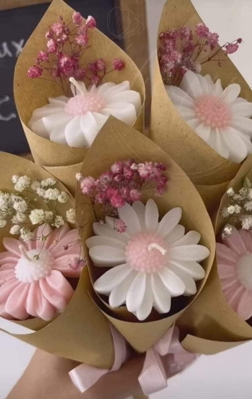 Daisy Bouquet Candle