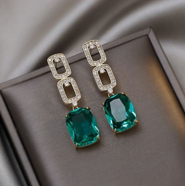 Classy Emerald Green Rhinestones Earrings