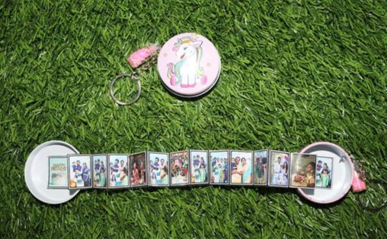 Customised Mini Photo Album Box Keychain (with 16 Photos)