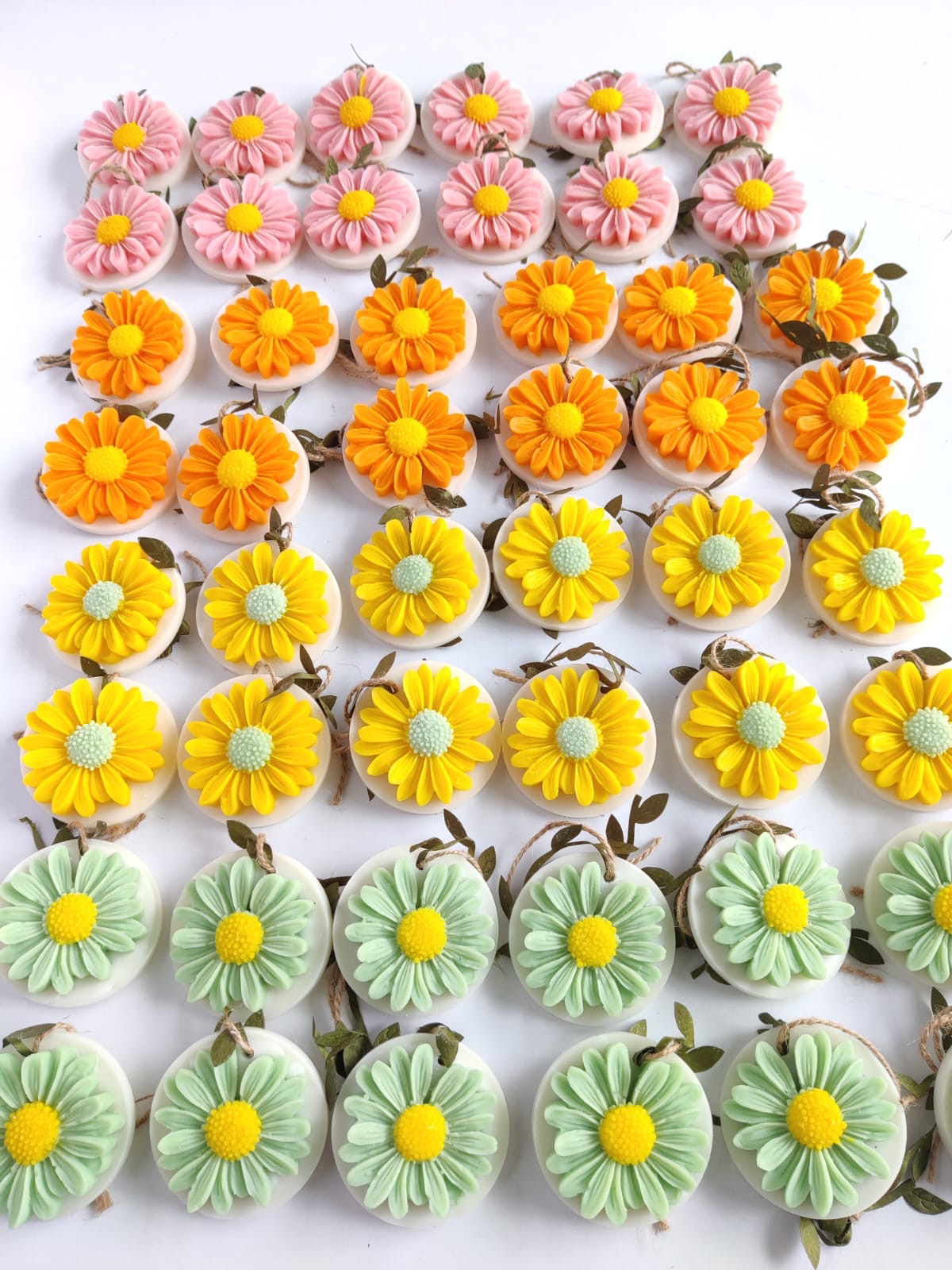 Daisy Candles Return Favours with Net Packaging & Personalised Tags