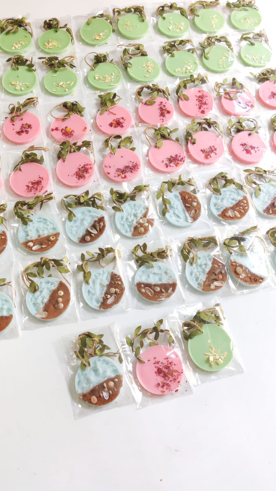 Daisy Candles Return Favours with Net Packaging & Personalised Tags