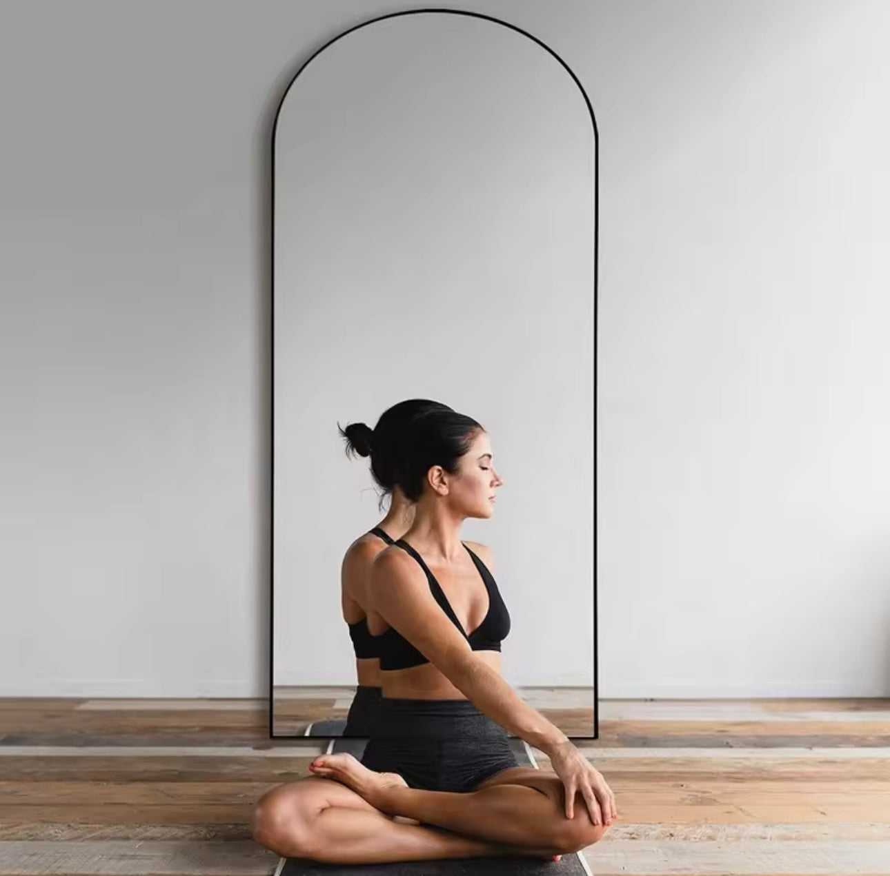Decorative Full Length Arched Metal Frame Standing Mirror with Stand