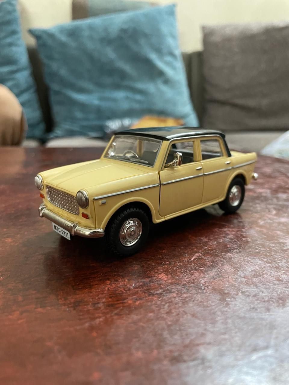 Miniature Vintage Toy Car (Assorted Color)