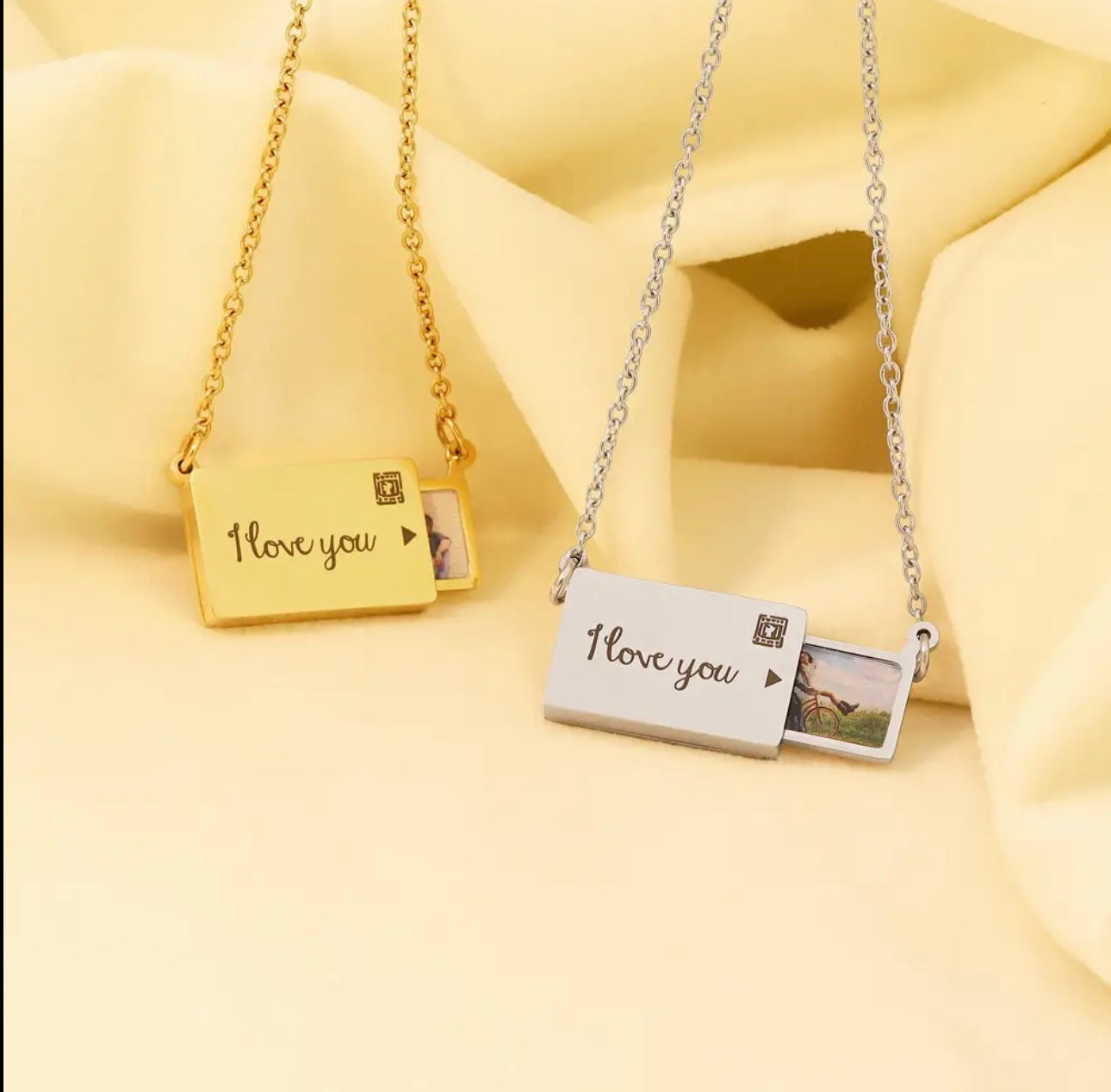 18K Gold Plated Pull-Out Photo Frame Pendant