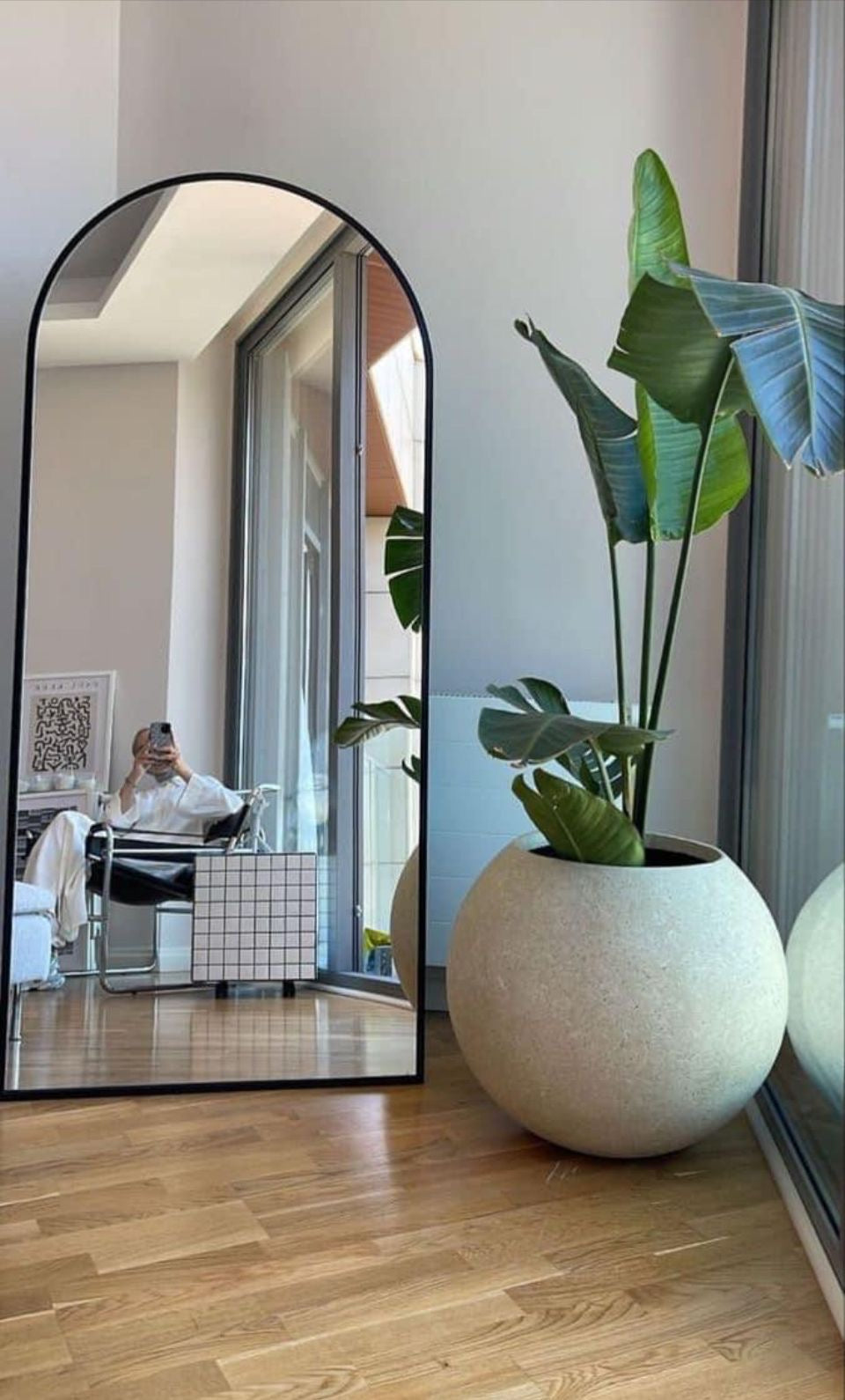 Decorative Full Length Arched Metal Frame Standing Mirror with Stand