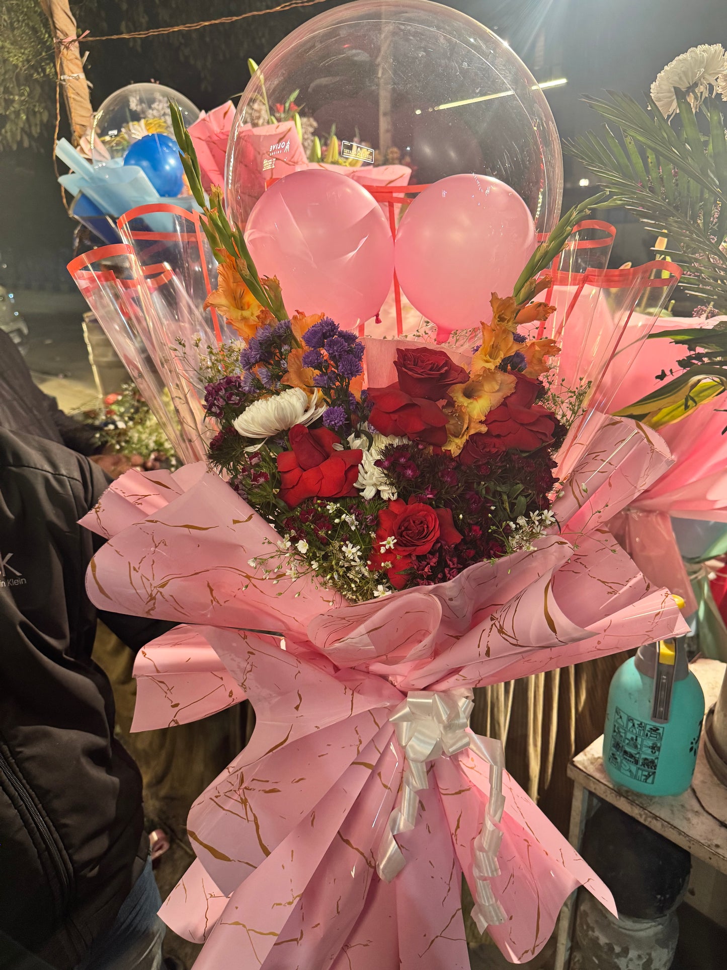 Premium Fresh Flowers Balloon Bouquet (Only deliverable in Delhi/NCR)