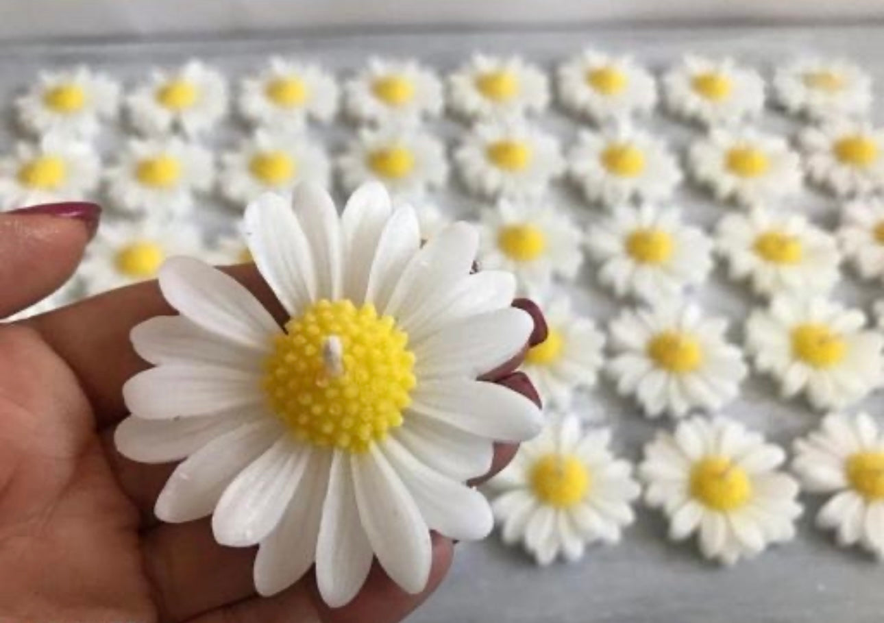 Cute Daisy Candle