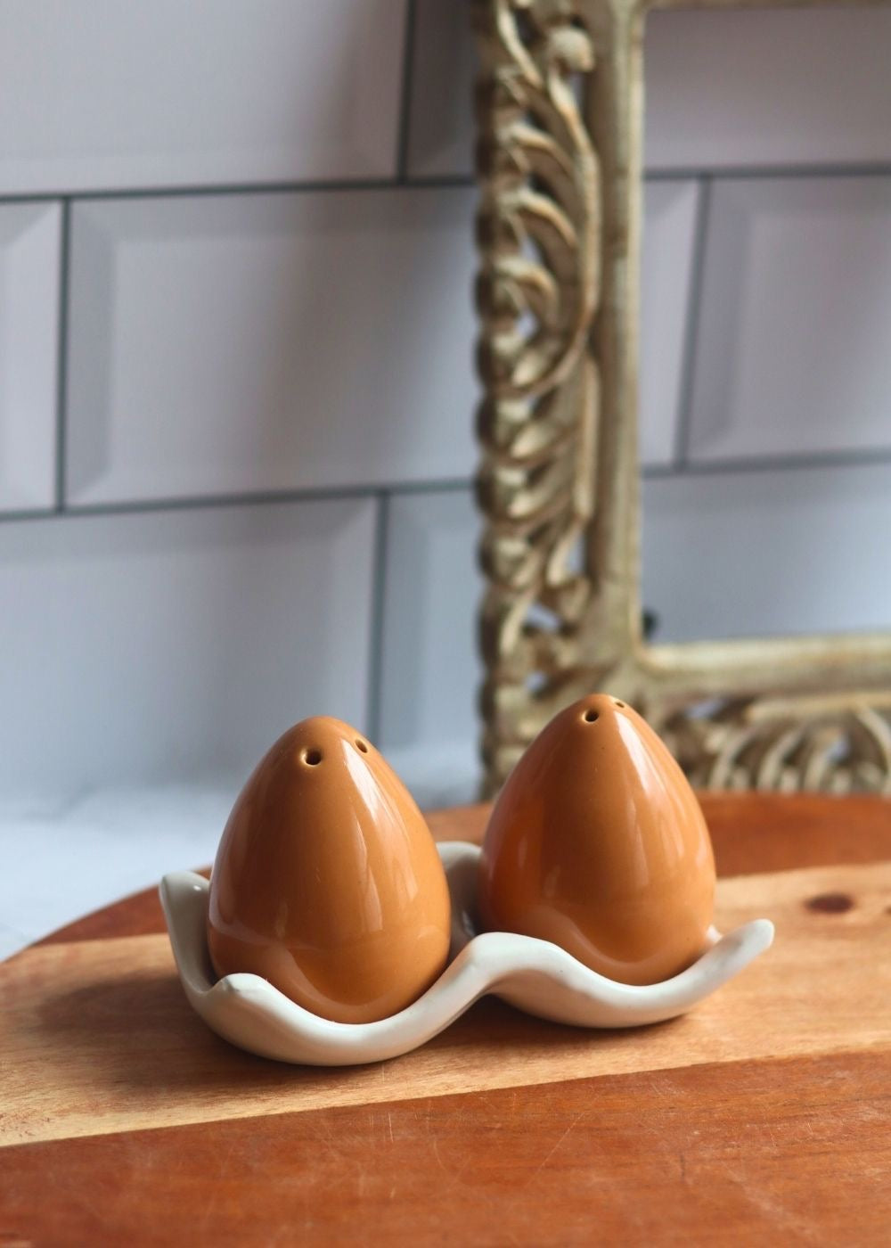Ceramic Eggs Design Salt & Pepper Shaker Set