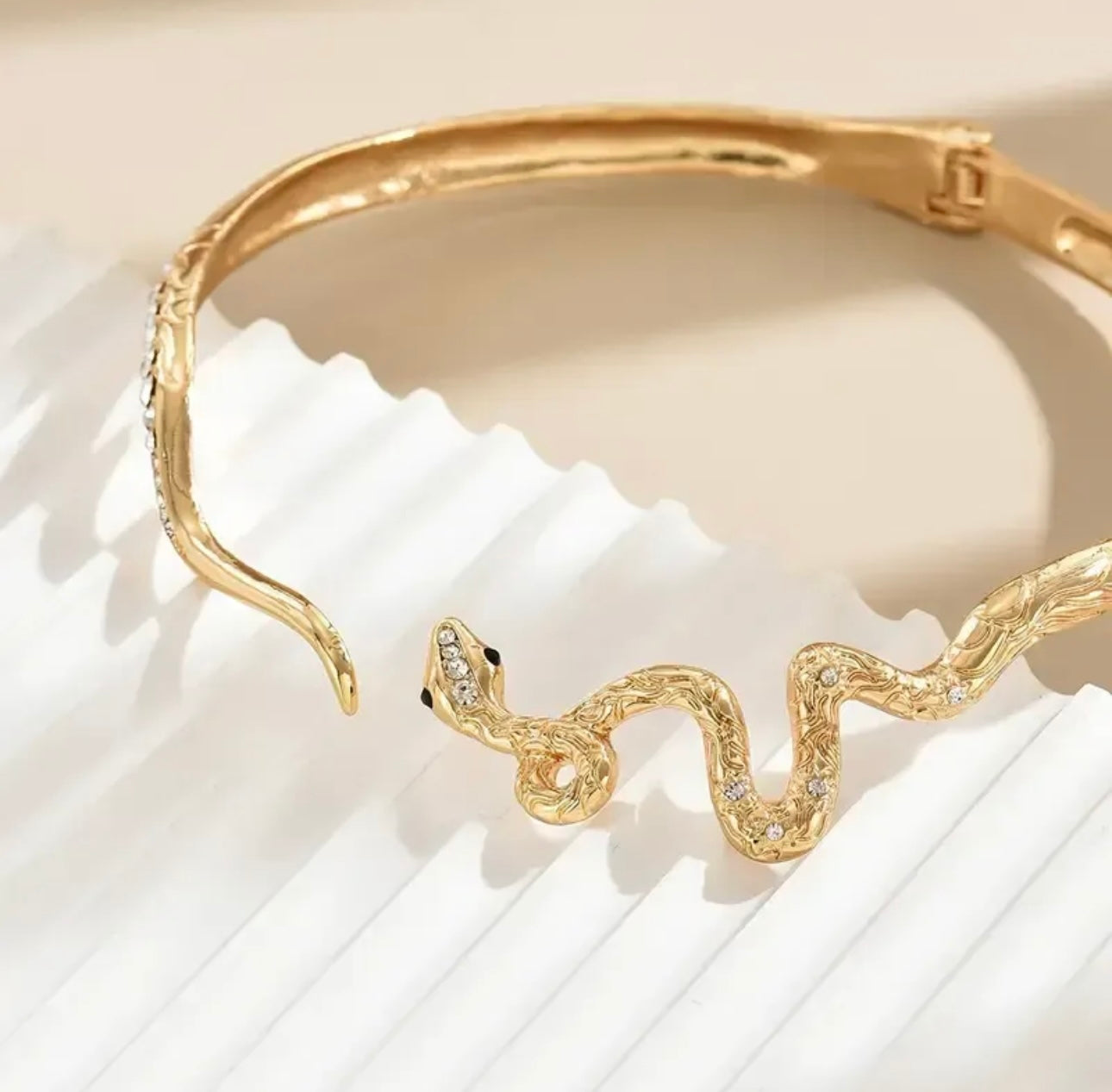 Elegant Snake Design Necklace