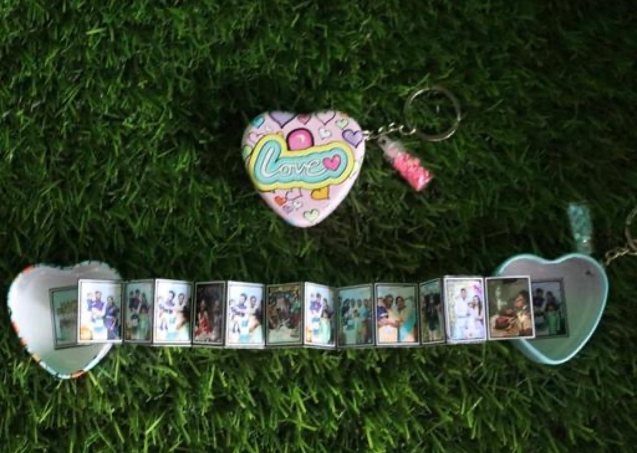 Customised Mini Photo Album Box Keychain (with 16 Photos)