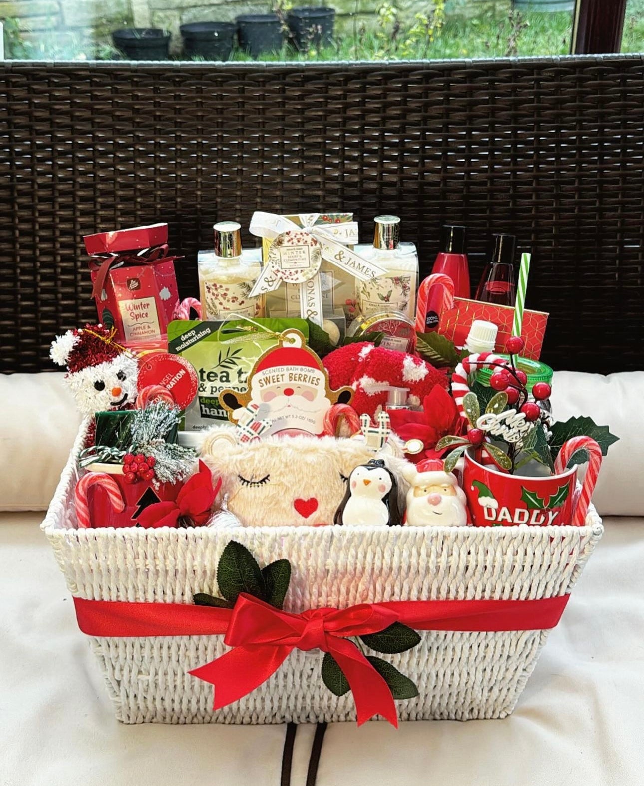 Christmas Special Gift Basket (Only deliverable in Delhi/NCR)