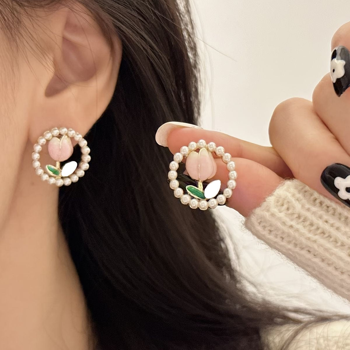 Classic Pearl Flower Tulip Stud Earrings