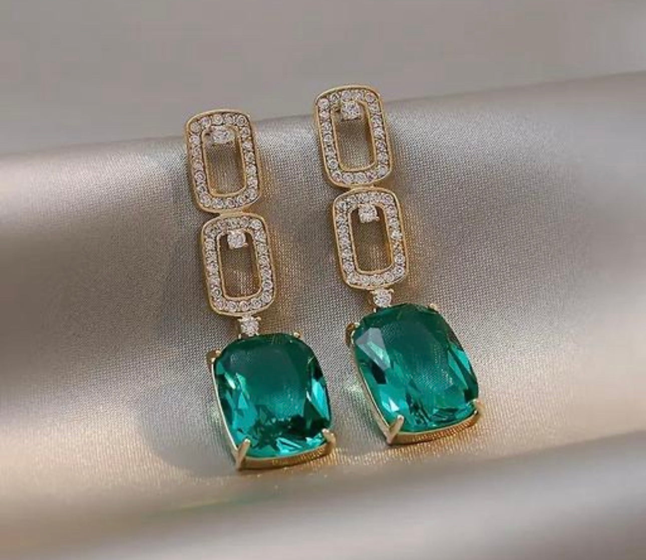 Classy Emerald Green Rhinestones Earrings