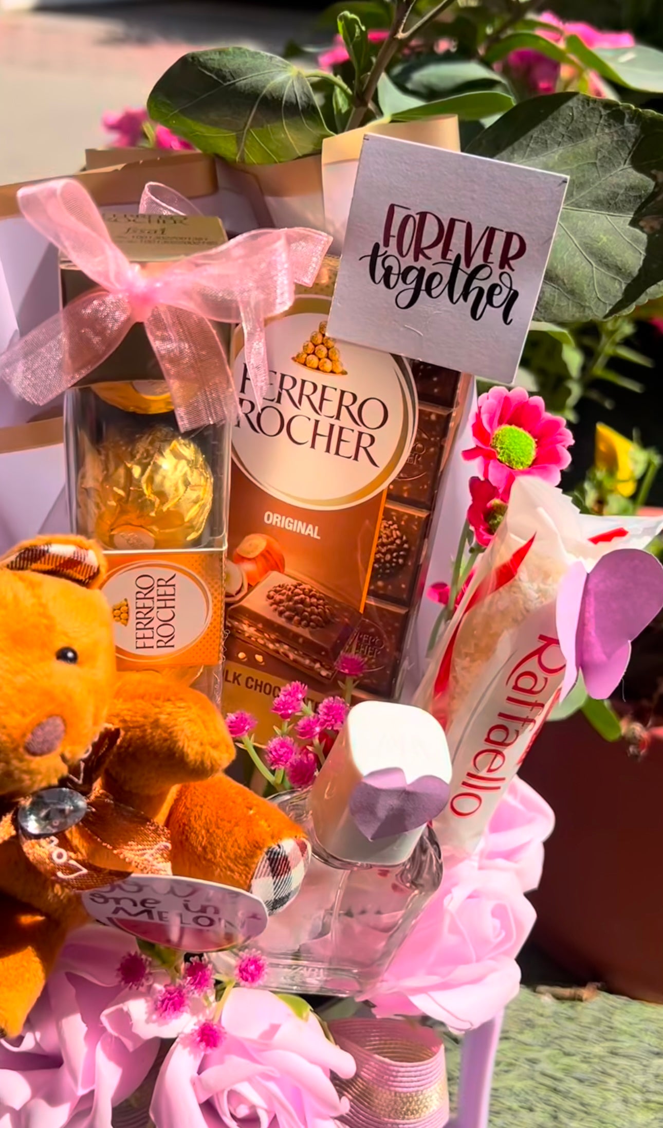 Personalised Unique Gift Bouquet in Pink Stanley Sipper (Only deliverable in Delhi/NCR)