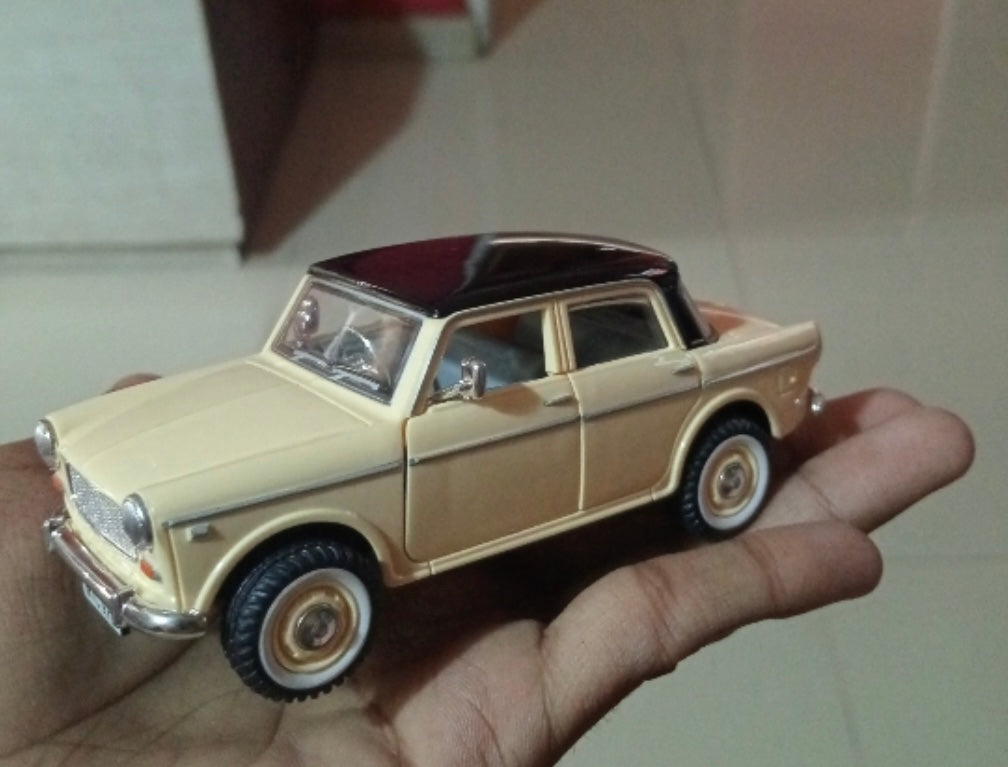Miniature Vintage Toy Car (Assorted Color)