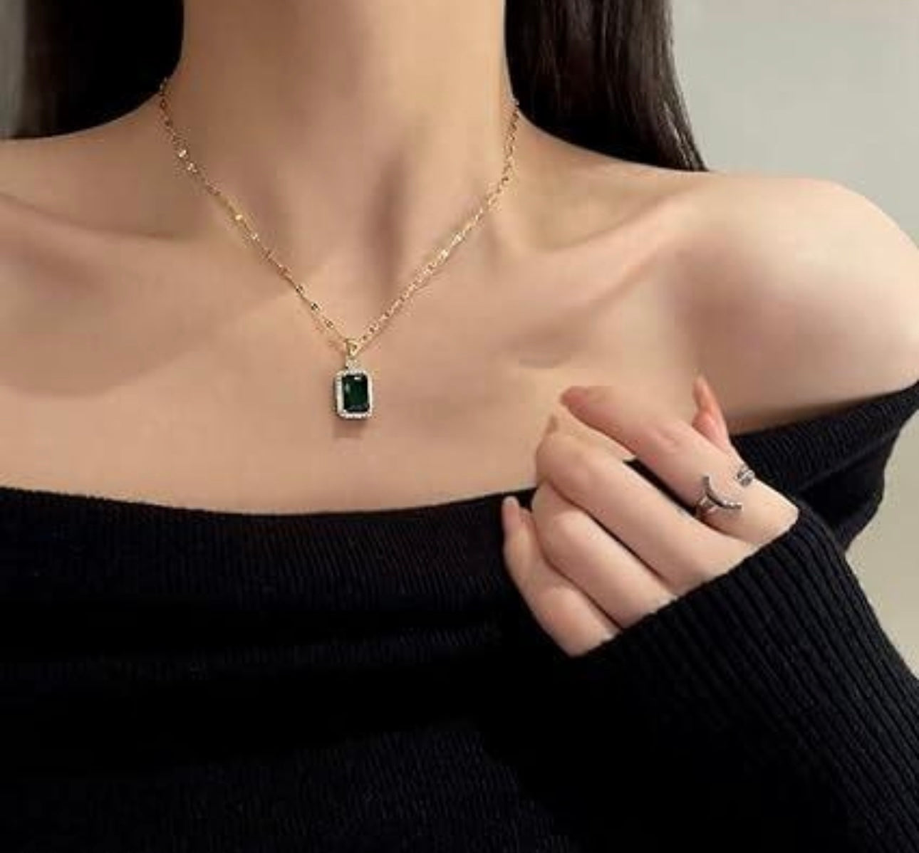 Retro Geometric Titanium Emerald Green Zircon Pendant