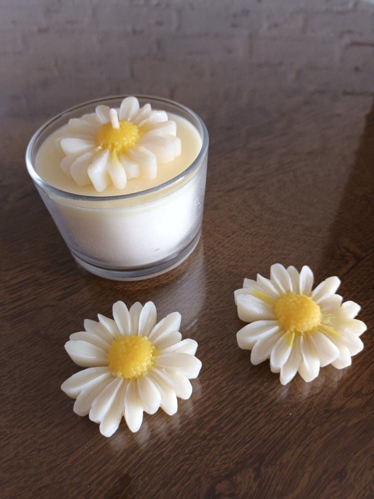 Cute Daisy Candle