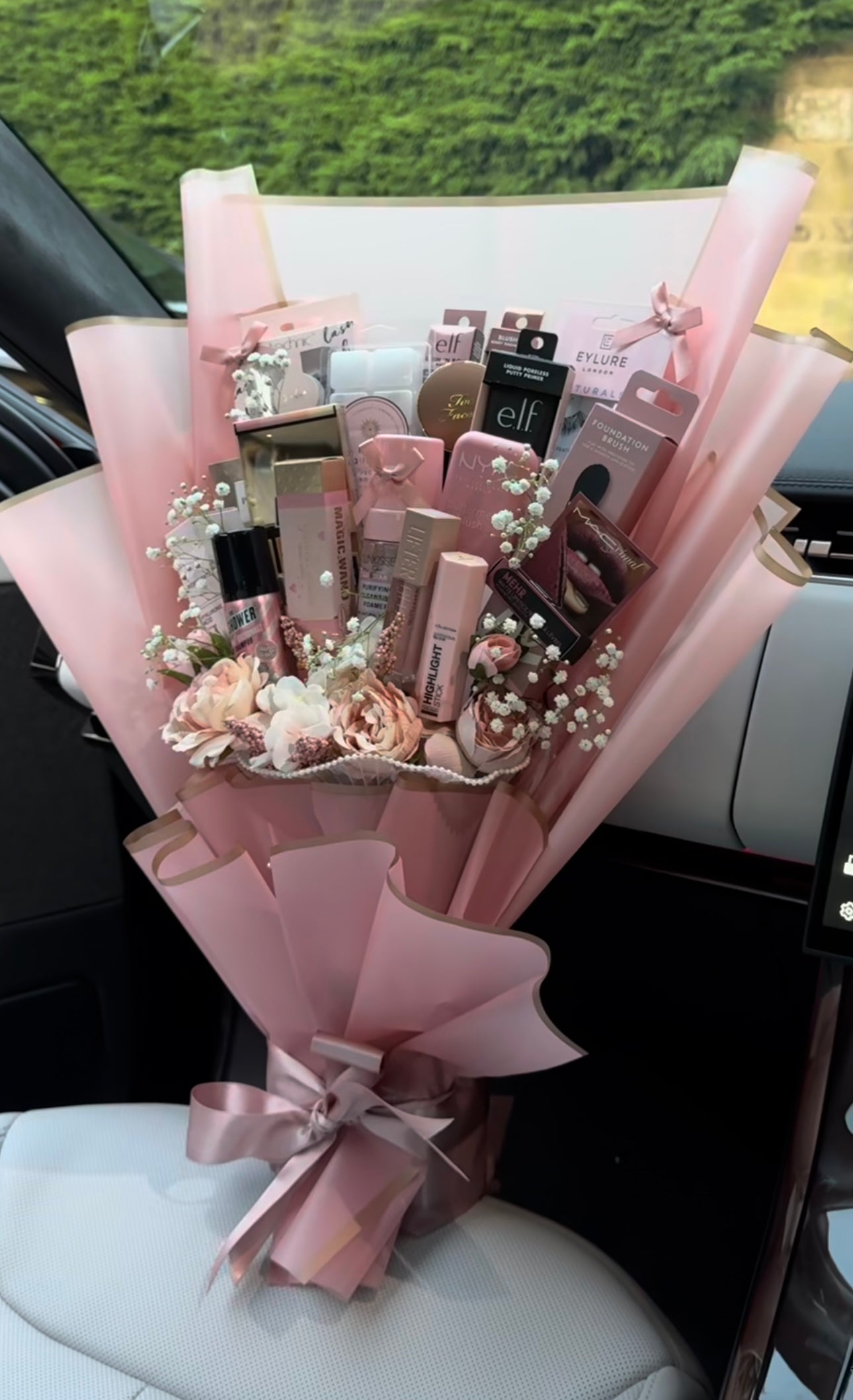 Baby Pink Luxe Beauty Gift Bouquet (Only deliverable in Delhi/NCR)
