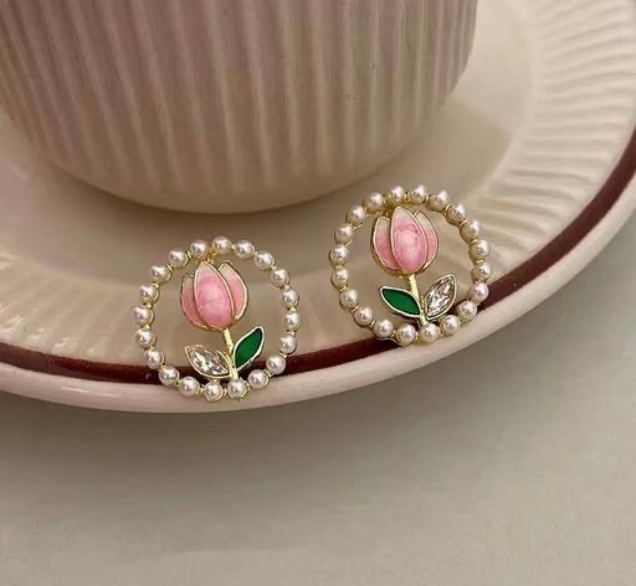 Classic Pearl Flower Tulip Stud Earrings