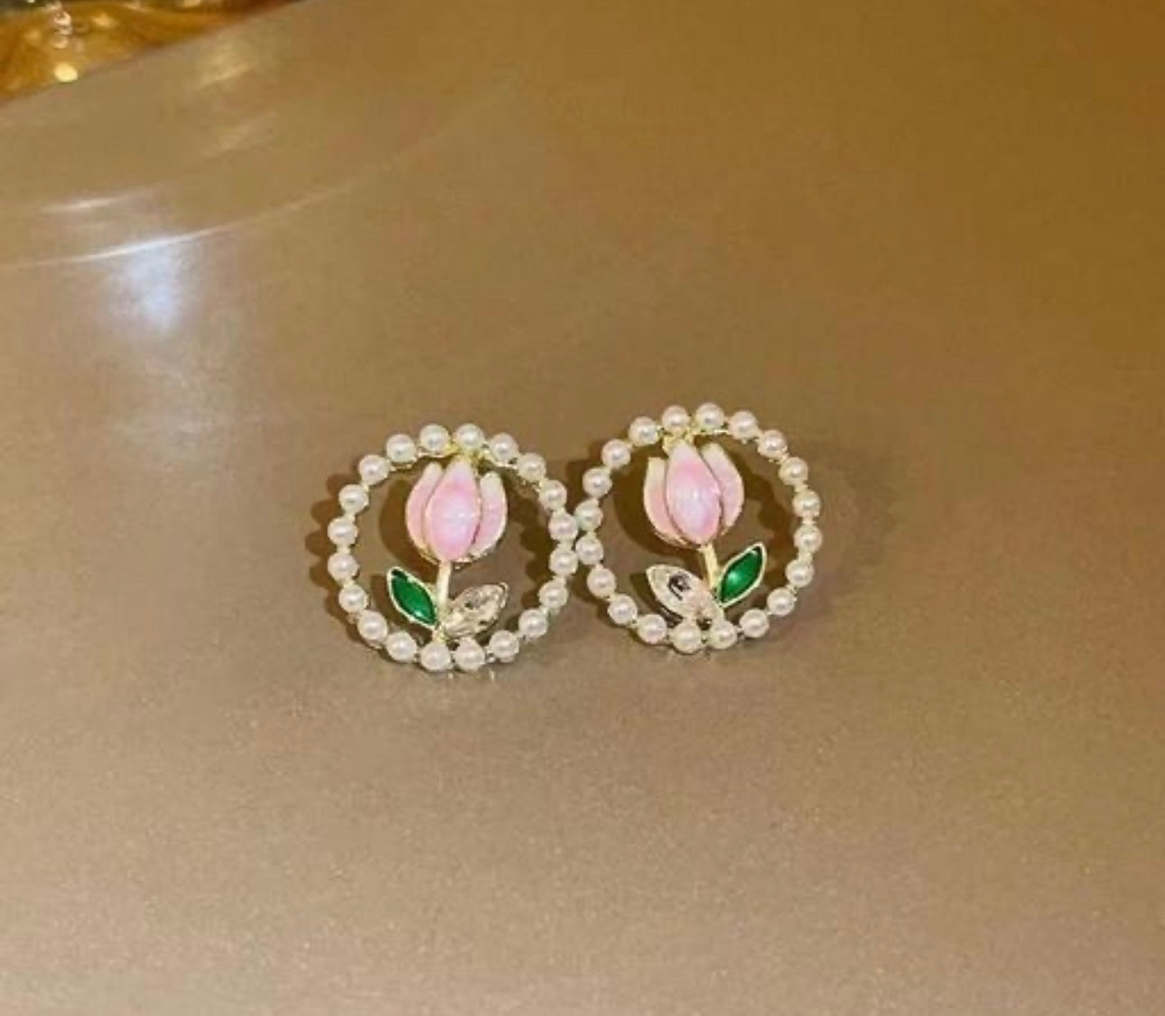 Classic Pearl Flower Tulip Stud Earrings