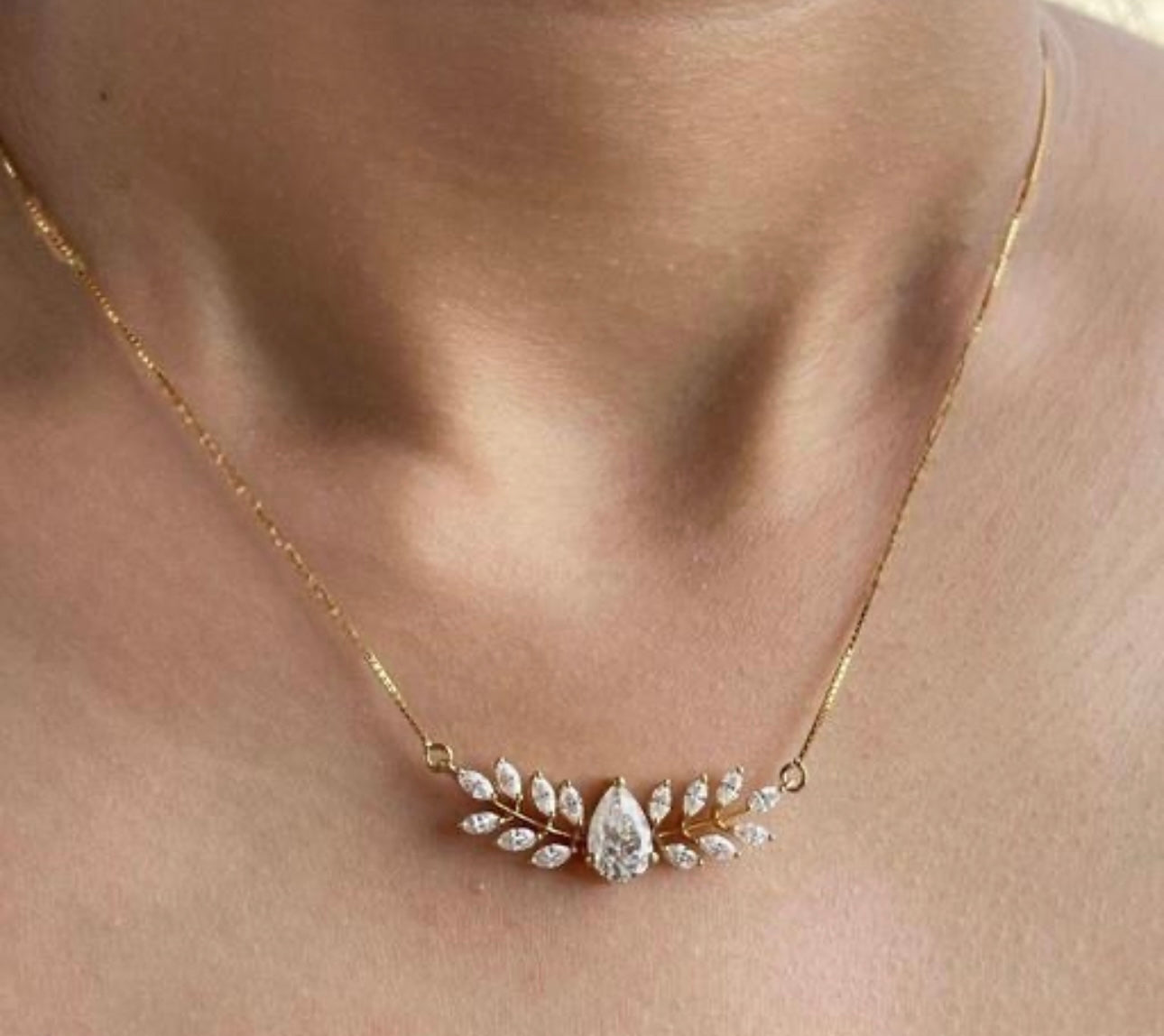 Exclusive Fashion Pearls Gold Plated Minimalist Necklace