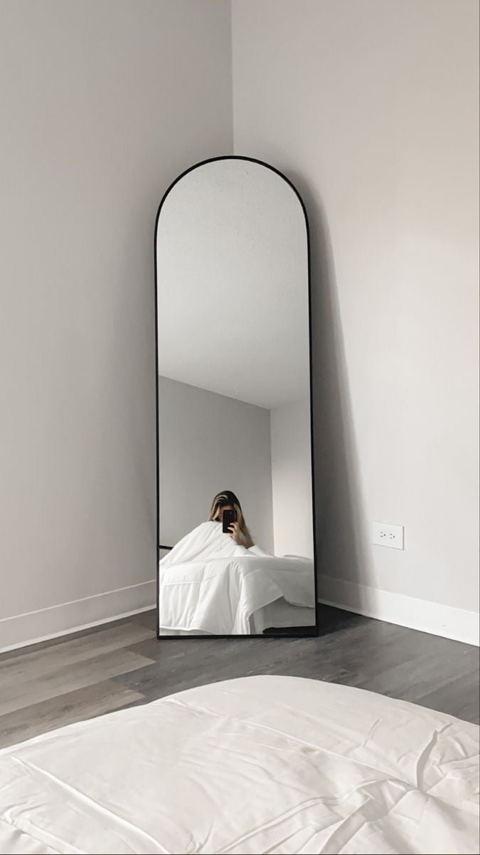 Decorative Full Length Arched Metal Frame Standing Mirror with Stand