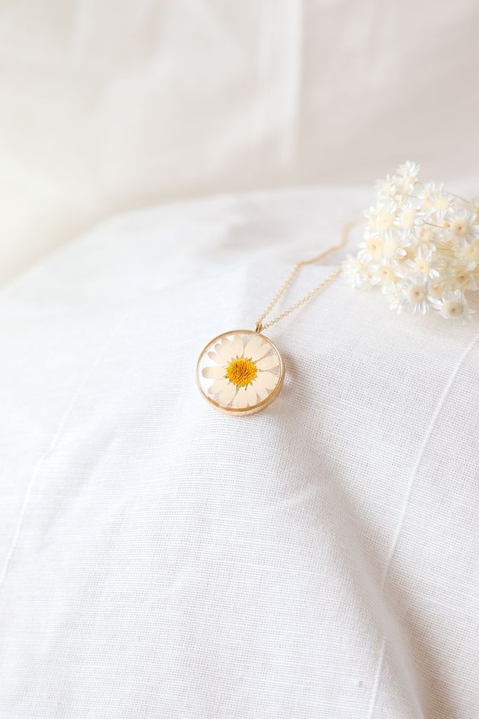 Pendants with Real Pressed Daisy Flower