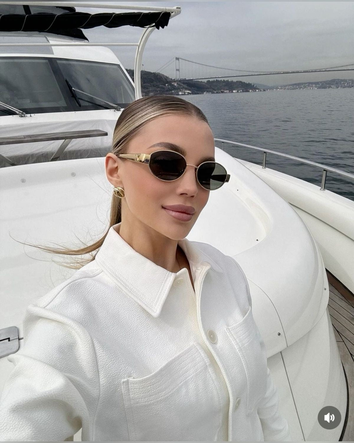 Luxury Vintage Oval Sunglasses Black & Gold with Metal Rim