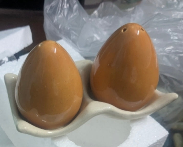 Ceramic Eggs Design Salt & Pepper Shaker Set