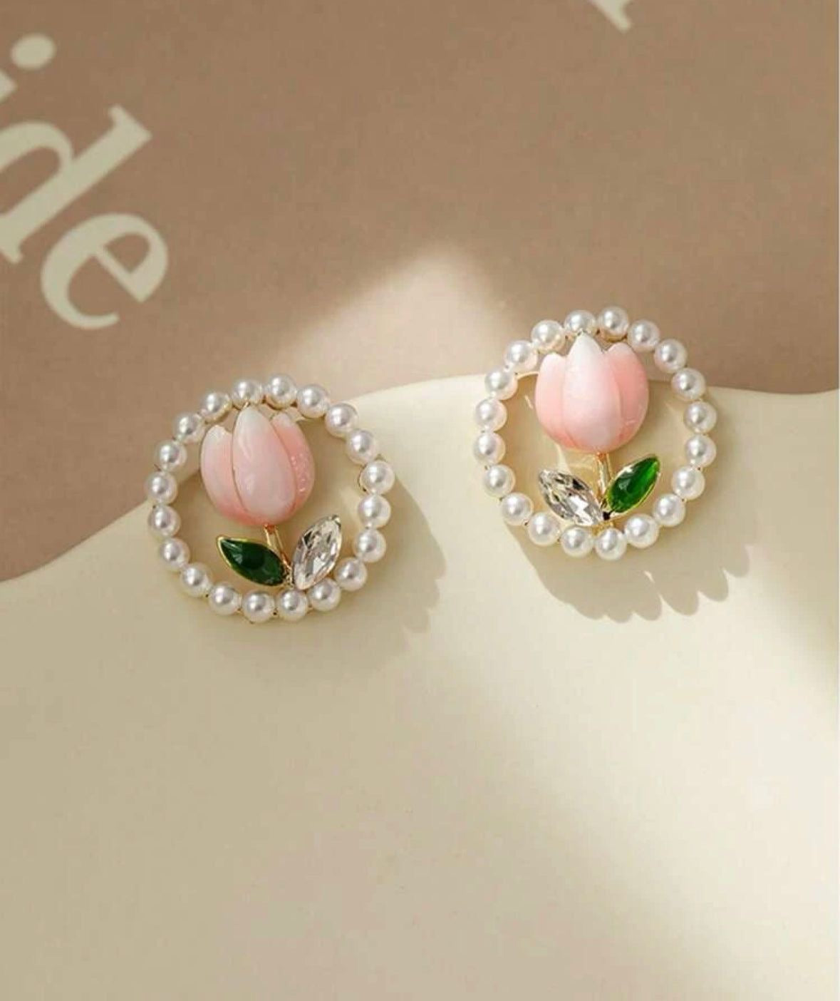 Classic Pearl Flower Tulip Stud Earrings