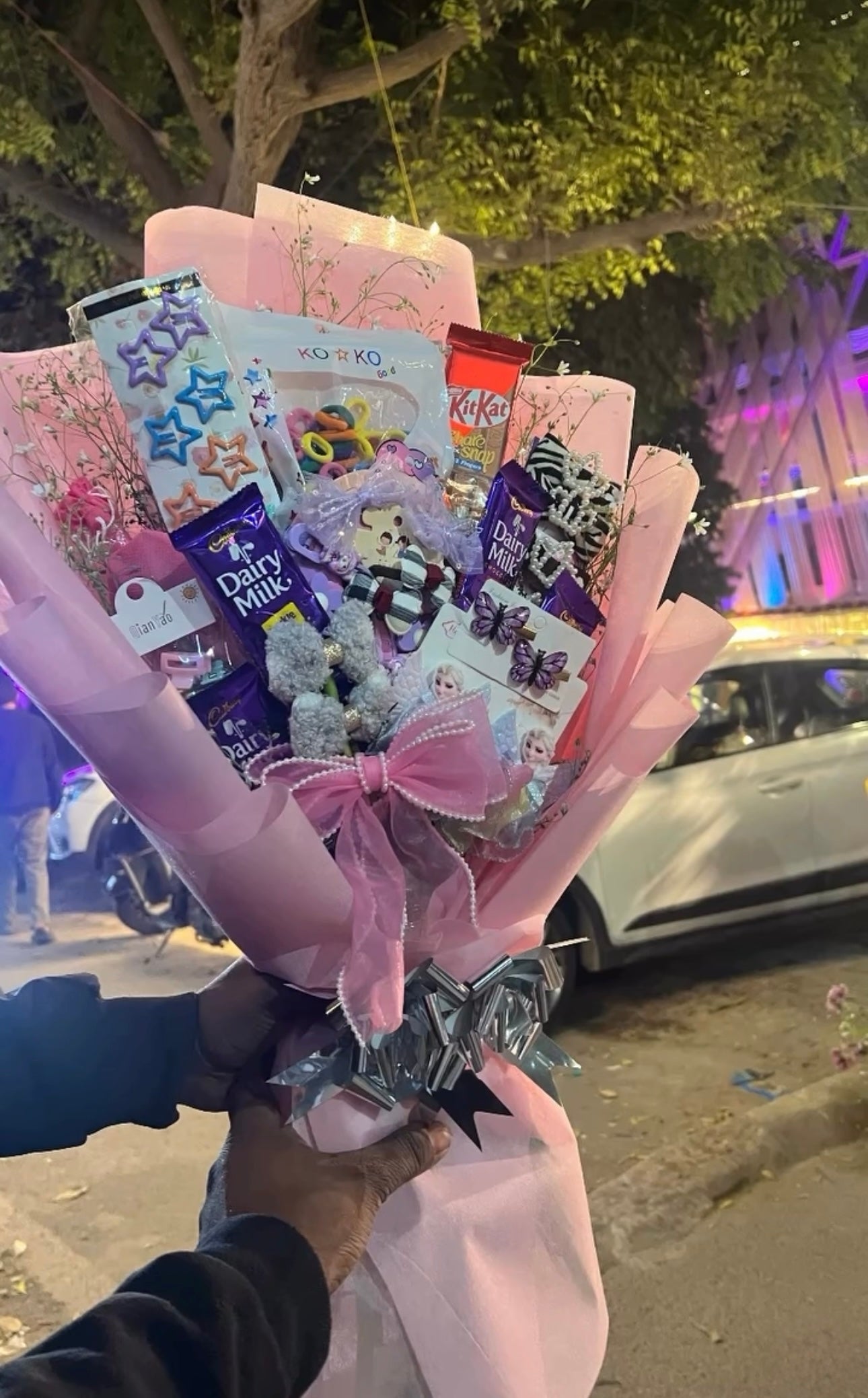 Exclusive Luxe Girly Bouquet (Only deliverable in Delhi/NCR)