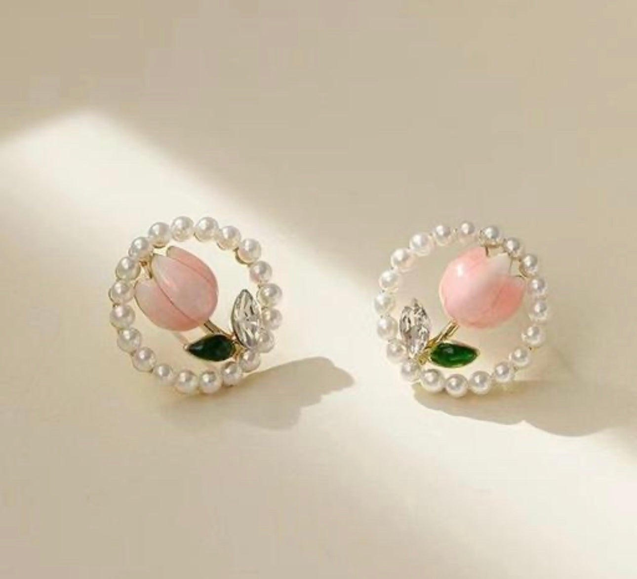 Classic Pearl Flower Tulip Stud Earrings