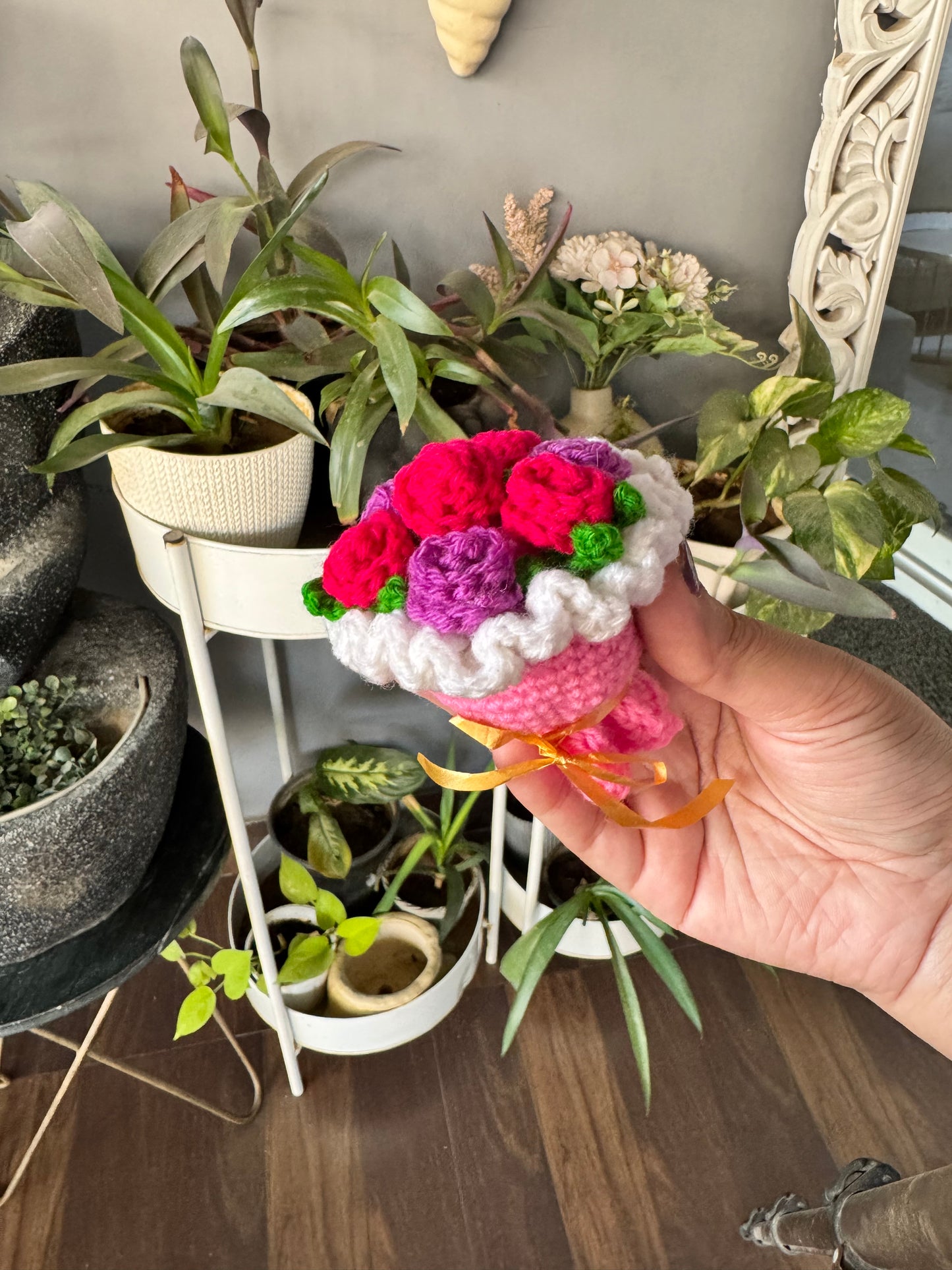 Crochet Mini Bouquet Keychain (Random color)