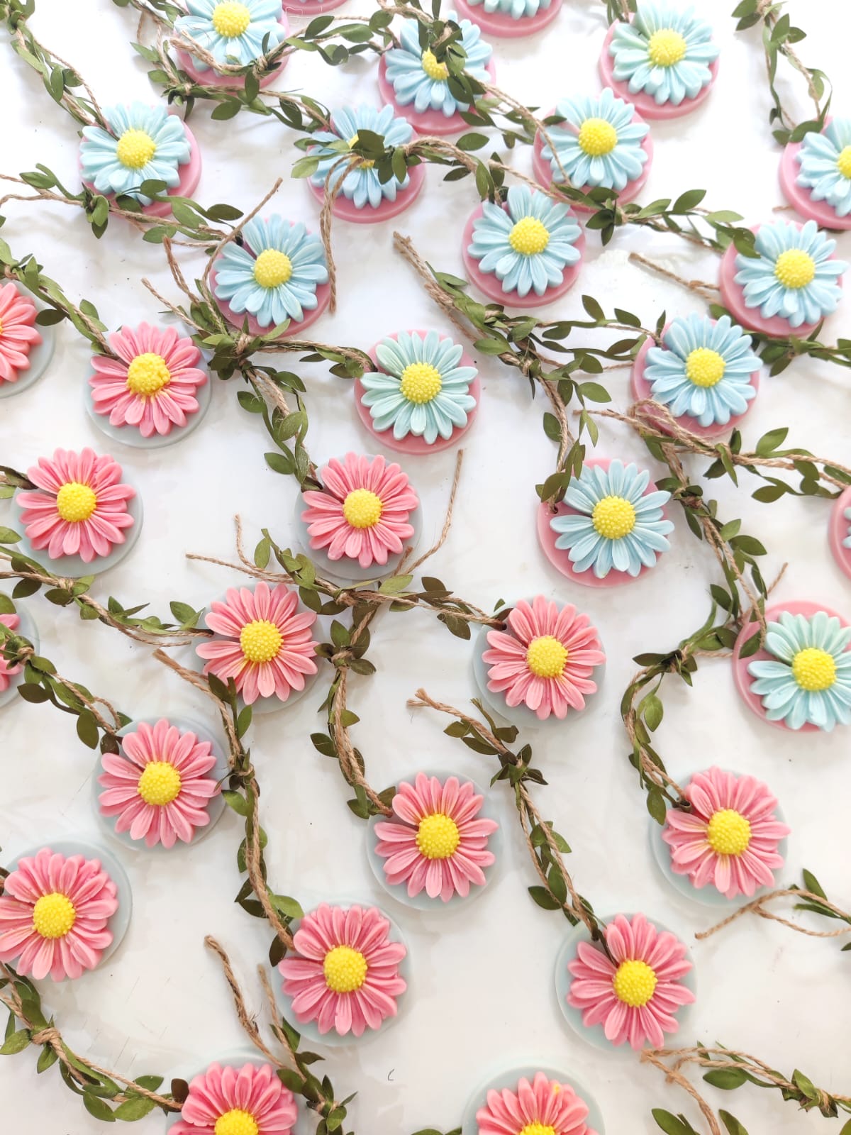 Daisy Candles Return Favours with Net Packaging & Personalised Tags