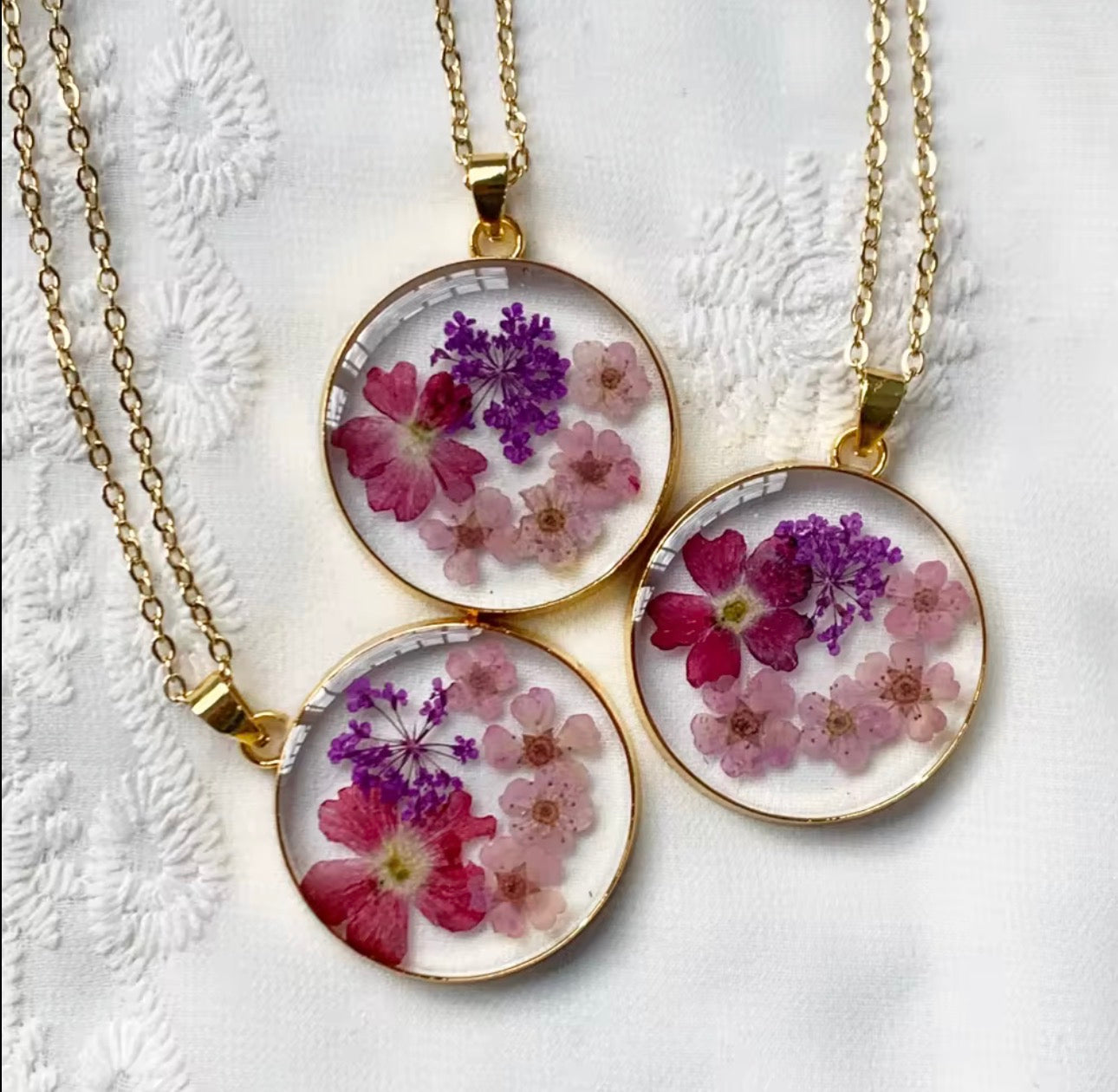 “Jhalkiyan” Pink Real Flowers Pendant (1 Piece)