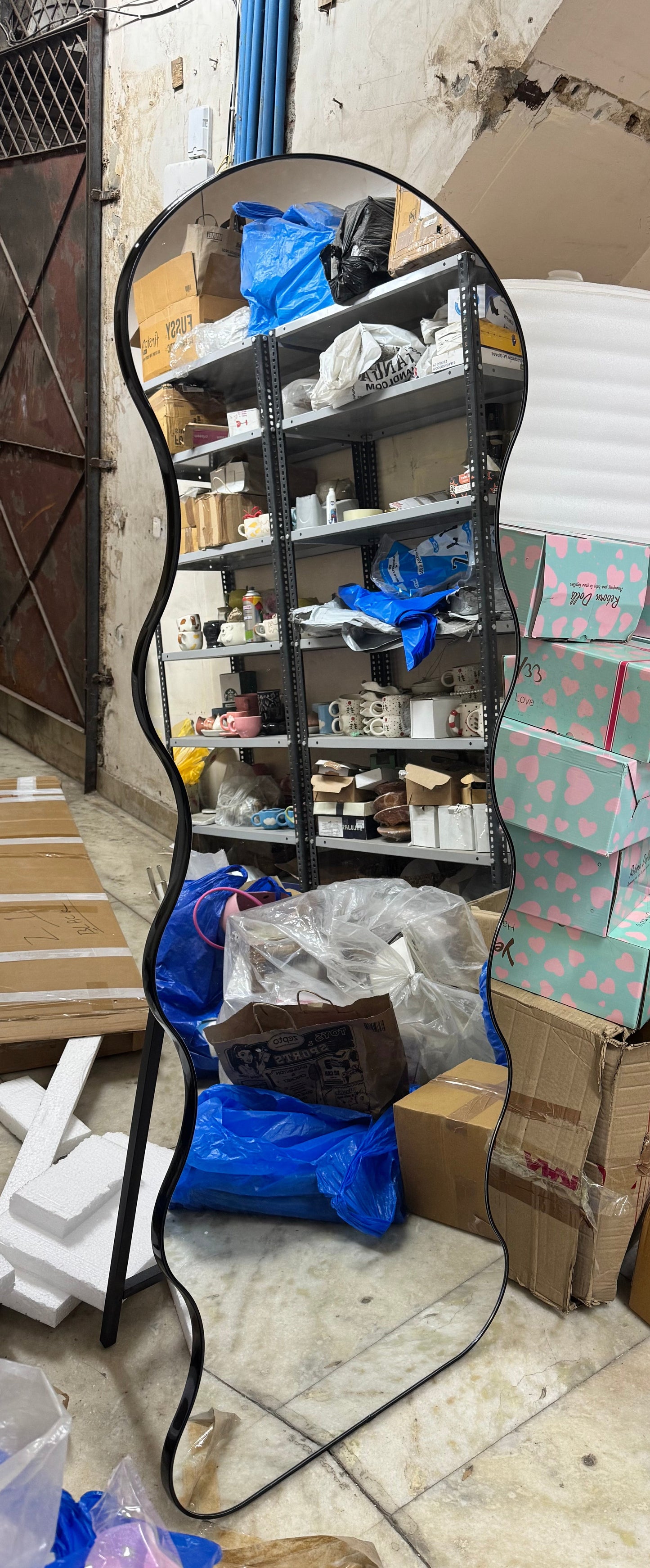 Aesthetic Wavy Black Border Mirror - Only deliverable in Delhi/NCR