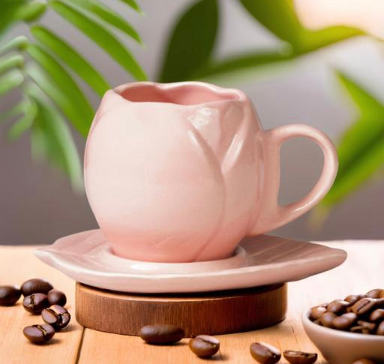 Exclusive Tulip Mug with Leaf Shape Saucer