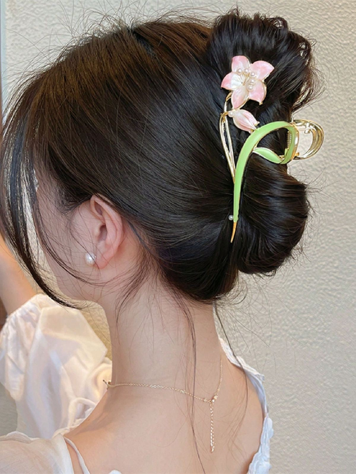 Elegant Flower Shape Hairclip / Clutcher / Claw (Any random color will come)