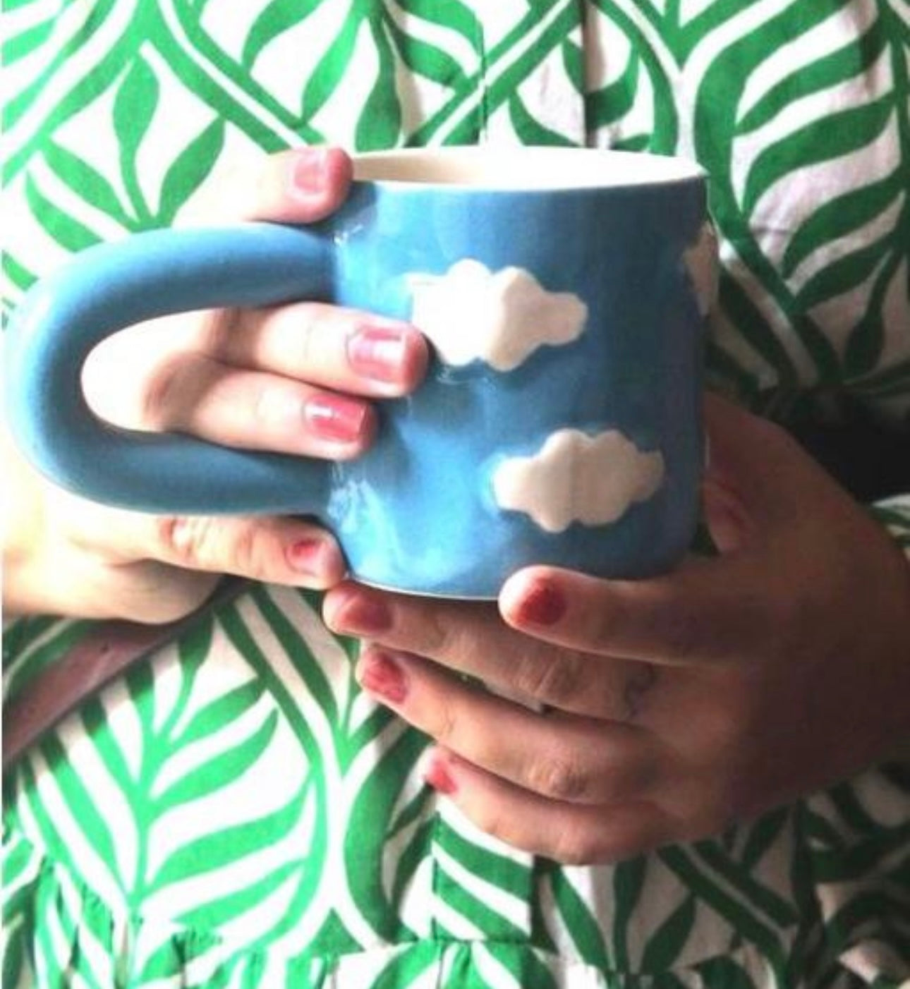 Elegant Cloud Mug with Large Handle