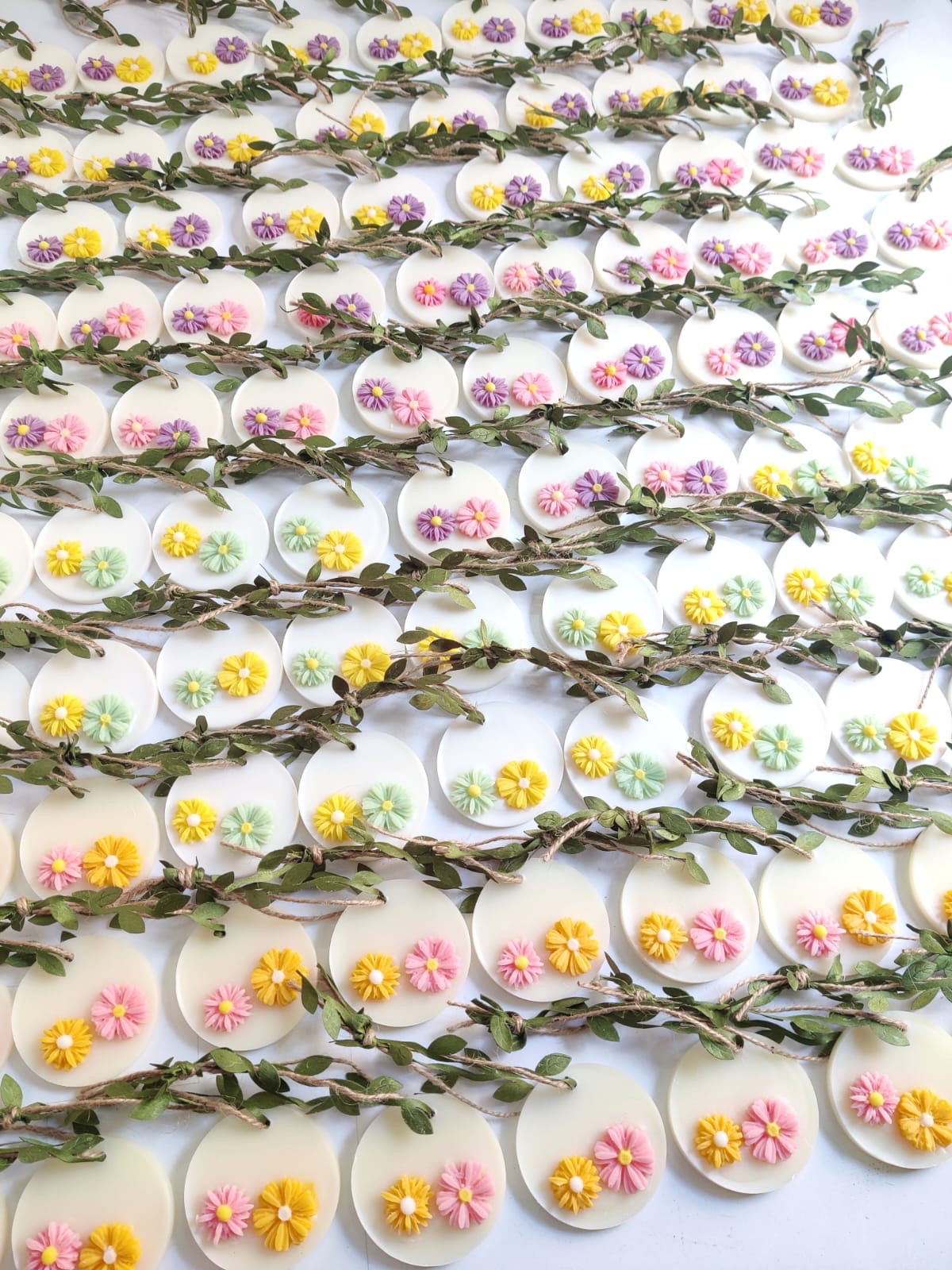 Daisy Candles Return Favours with Net Packaging & Personalised Tags