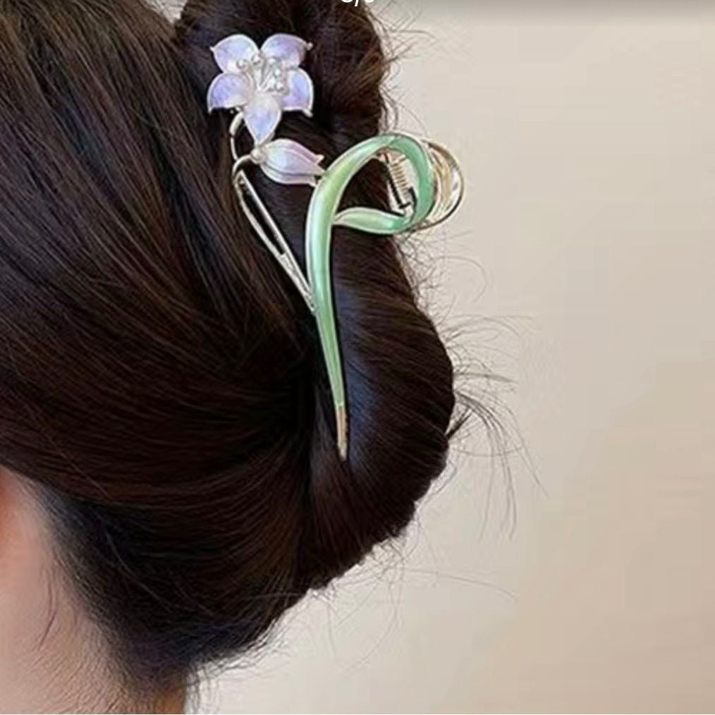 Elegant Flower Shape Hairclip / Clutcher / Claw (Any random color will come)