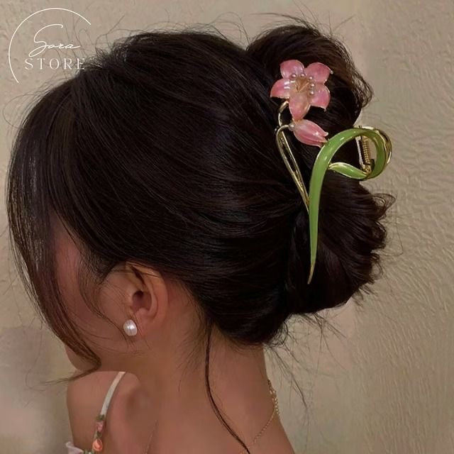 Elegant Flower Shape Hairclip / Clutcher / Claw (Any random color will come)