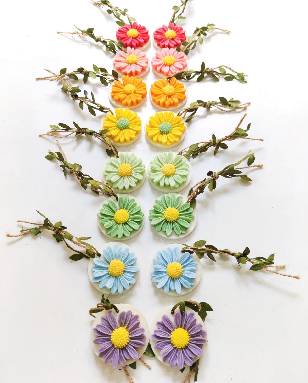 Daisy Candles Return Favours with Net Packaging & Personalised Tags