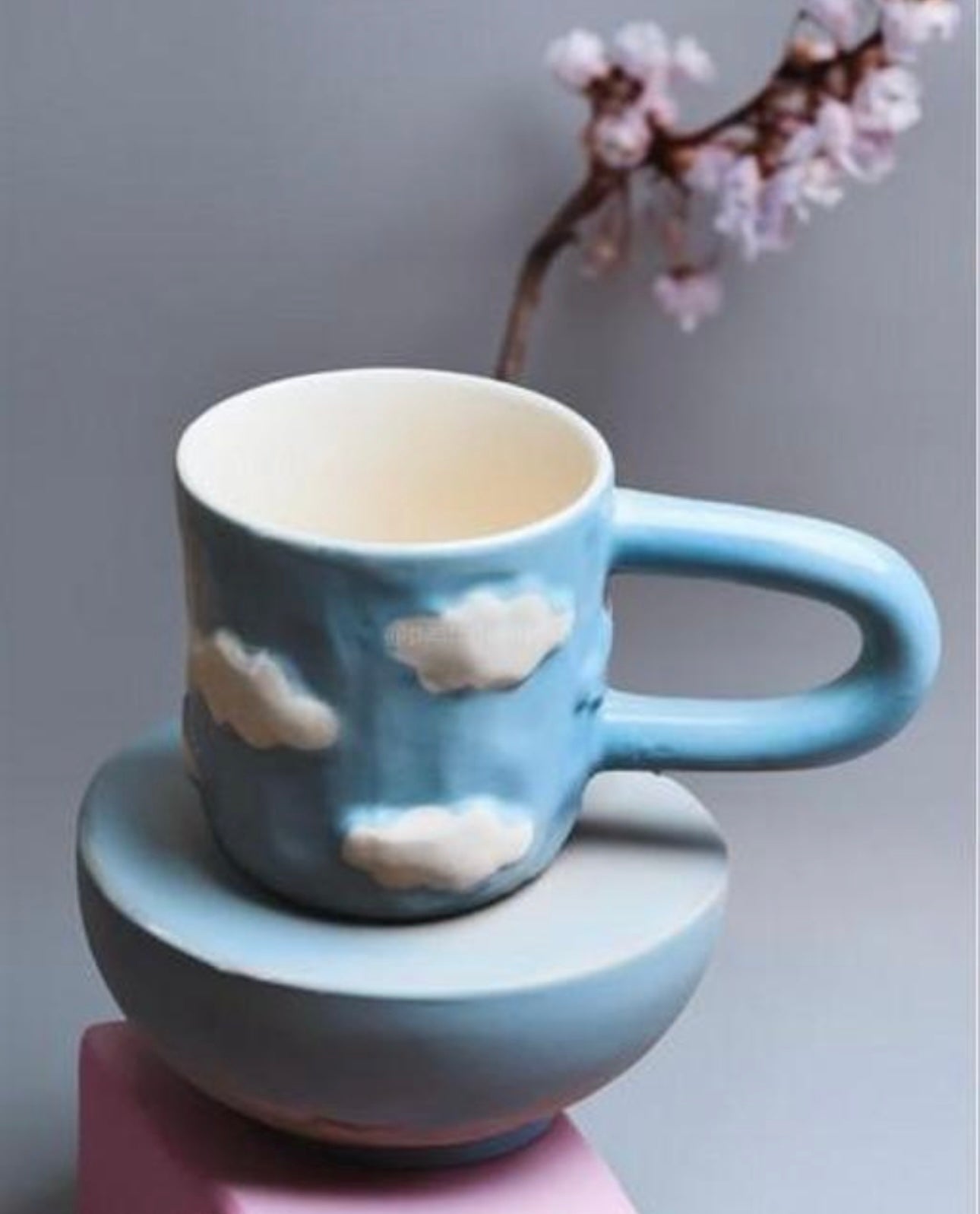 Elegant Cloud Mug with Large Handle