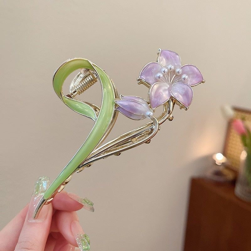 Elegant Flower Shape Hairclip / Clutcher / Claw (Any random color will come)